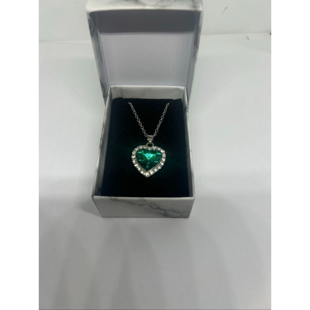 💚Heart Necklace – Small Crystal Pendant Adjustable– Gift Box Included!